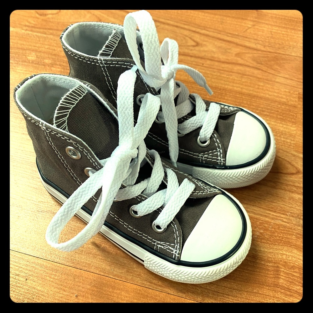 Toddler size 6 Converse Sneakers